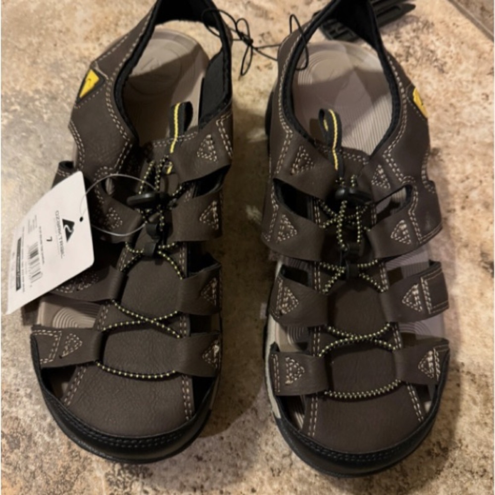 New Mens Ozark Trail Fisherman Sandals size 7 NEWNew